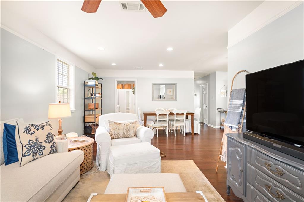 Jefferson, Louisiana 70121, United States, 2 Bedrooms Bedrooms, ,2 BathroomsBathrooms,Residential,Pending,70418