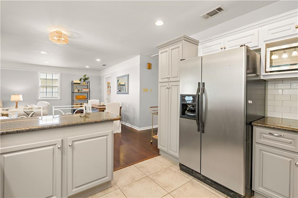 Jefferson, Louisiana 70121, United States, 2 Bedrooms Bedrooms, ,2 BathroomsBathrooms,Residential,Pending,70418