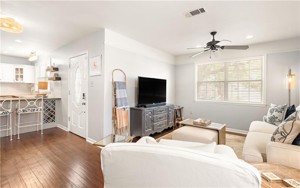 Jefferson, Louisiana 70121, United States, 2 Bedrooms Bedrooms, ,2 BathroomsBathrooms,Residential,Pending,70418