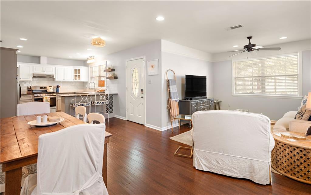 Jefferson, Louisiana 70121, United States, 2 Bedrooms Bedrooms, ,2 BathroomsBathrooms,Residential,Pending,70418