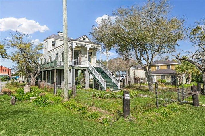 4524 Jean Lafitte Front Exterior View