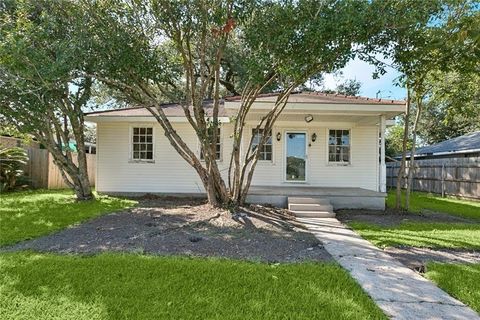 157 DESTREHAN Drive Destrehan LA 70047