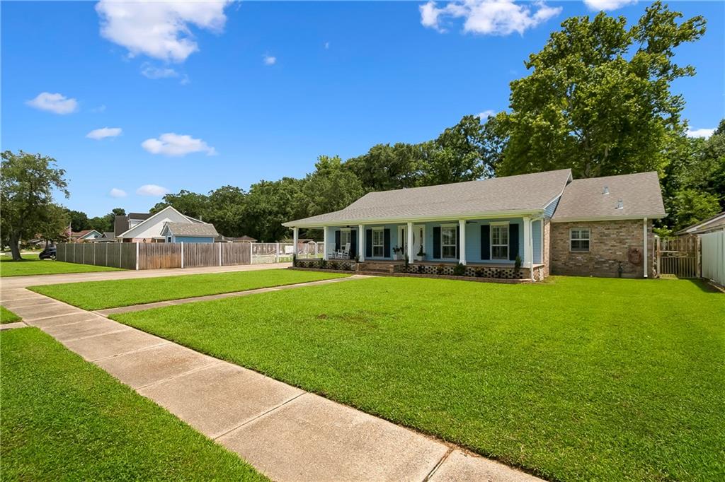 9 SOUTH LAKE Court