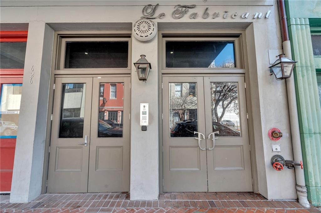 628 BARONNE Street 402