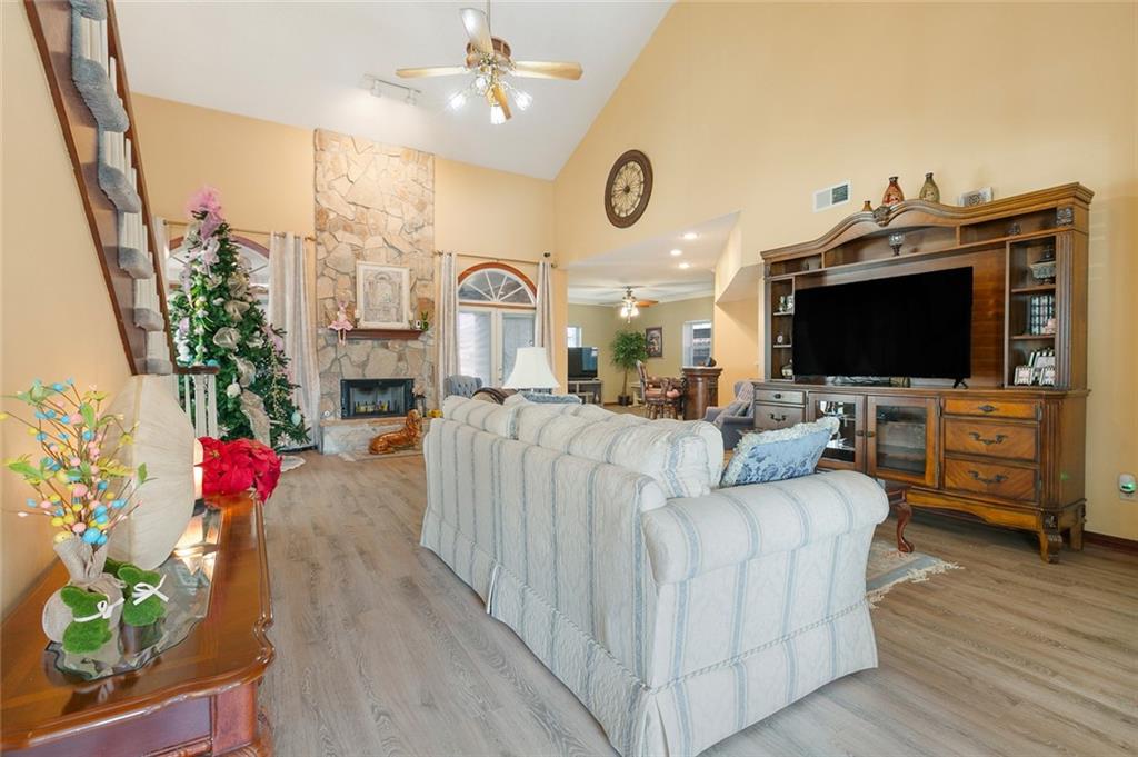 3924 LAKE ARROWHEAD Drive