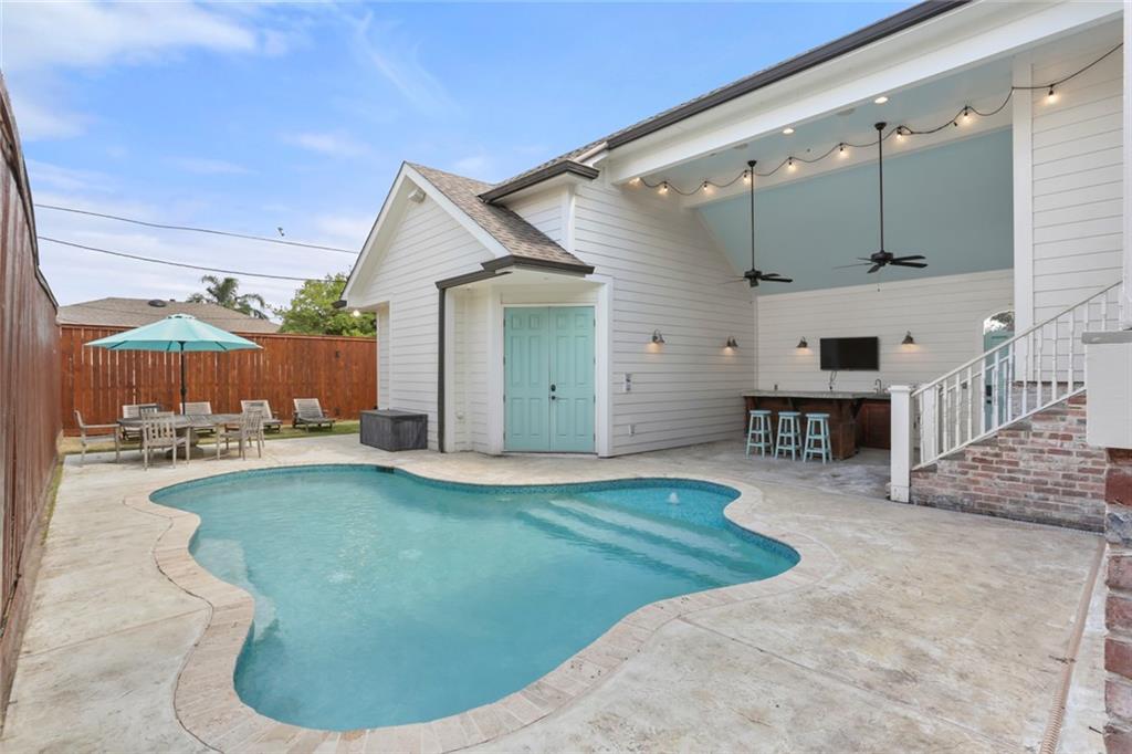 New Orleans, Louisiana 70124, United States, 5 Bedrooms Bedrooms, ,4 BathroomsBathrooms,Residential,Pending,71130