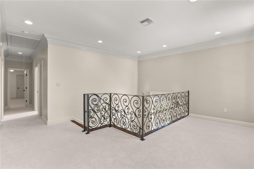 New Orleans, Louisiana 70124, United States, 5 Bedrooms Bedrooms, ,4 BathroomsBathrooms,Residential,Pending,71130