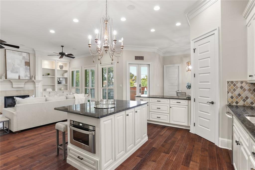 New Orleans, Louisiana 70124, United States, 5 Bedrooms Bedrooms, ,4 BathroomsBathrooms,Residential,Pending,71130
