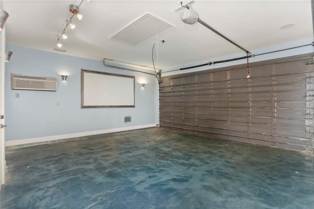 New Orleans, Louisiana 70124, United States, 5 Bedrooms Bedrooms, ,4 BathroomsBathrooms,Residential,Pending,71130