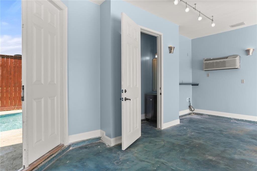 New Orleans, Louisiana 70124, United States, 5 Bedrooms Bedrooms, ,4 BathroomsBathrooms,Residential,Pending,71130