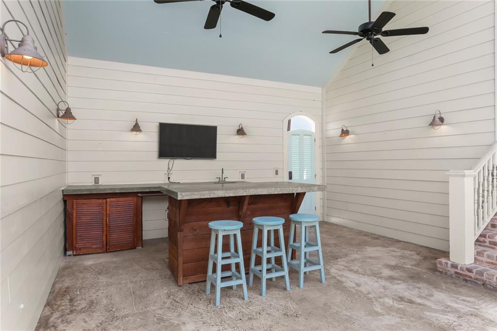 New Orleans, Louisiana 70124, United States, 5 Bedrooms Bedrooms, ,4 BathroomsBathrooms,Residential,Pending,71130