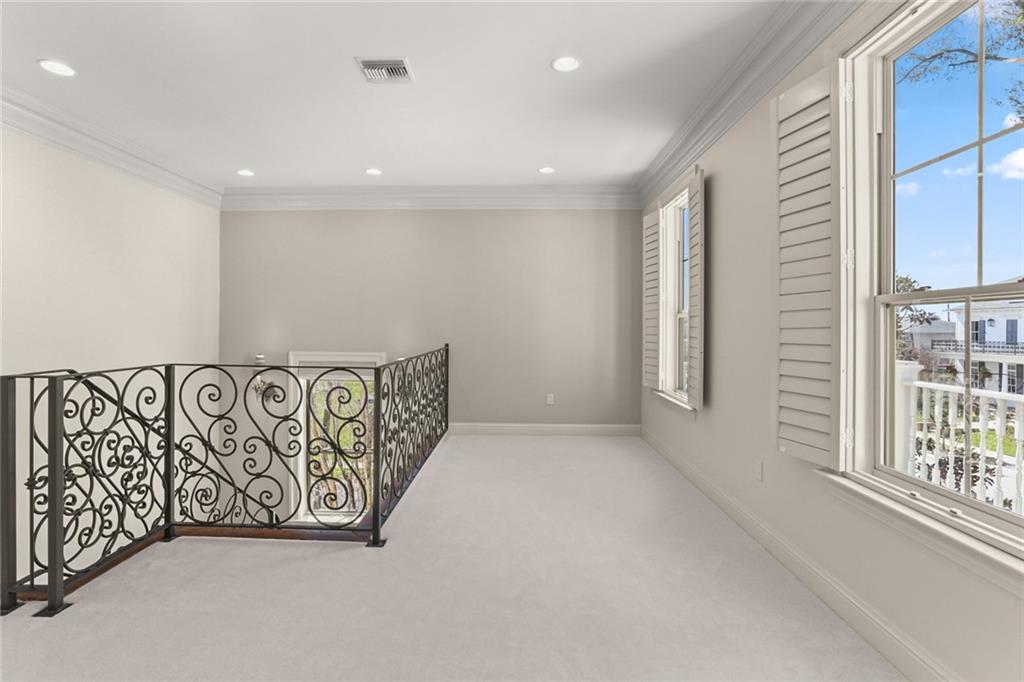 New Orleans, Louisiana 70124, United States, 5 Bedrooms Bedrooms, ,4 BathroomsBathrooms,Residential,Pending,71130