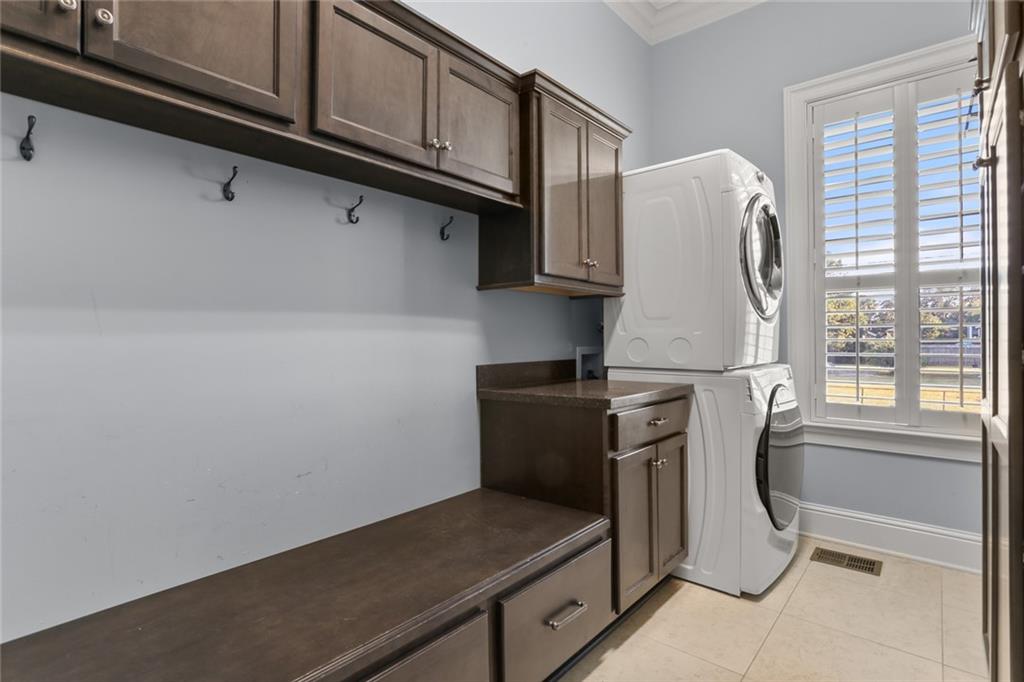 New Orleans, Louisiana 70124, United States, 5 Bedrooms Bedrooms, ,4 BathroomsBathrooms,Residential,Pending,71130