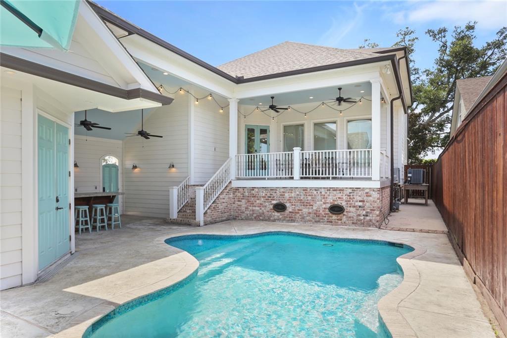 New Orleans, Louisiana 70124, United States, 5 Bedrooms Bedrooms, ,4 BathroomsBathrooms,Residential,Pending,71130