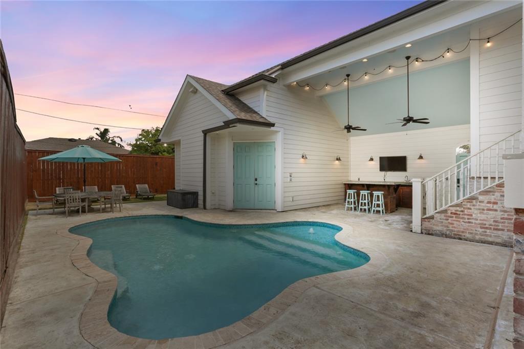 New Orleans, Louisiana 70124, United States, 5 Bedrooms Bedrooms, ,4 BathroomsBathrooms,Residential,Pending,71130