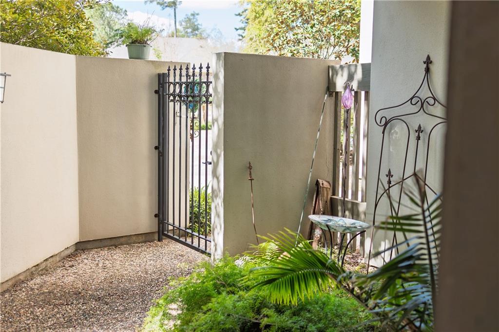 104 TCHEFUNCTE OAKS Drive 104