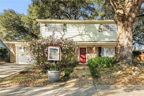 Photo of 5730 PEMBROOK Drive, New Orleans, LA 70131 (MLS # 2544569)