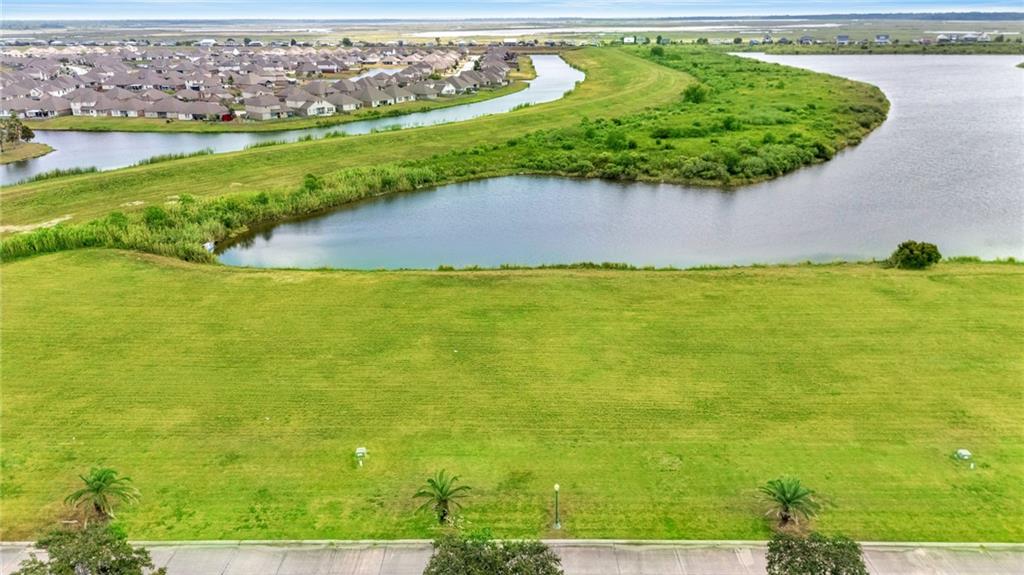 lot 306 EAST END Boulevard