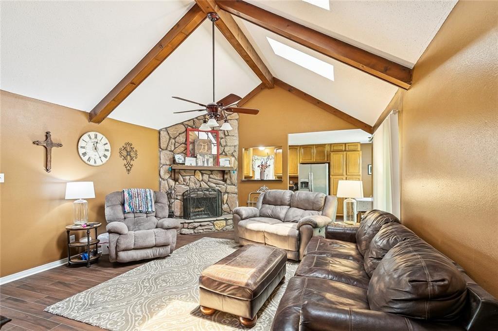 305 LAKE VILLAGE Boulevard