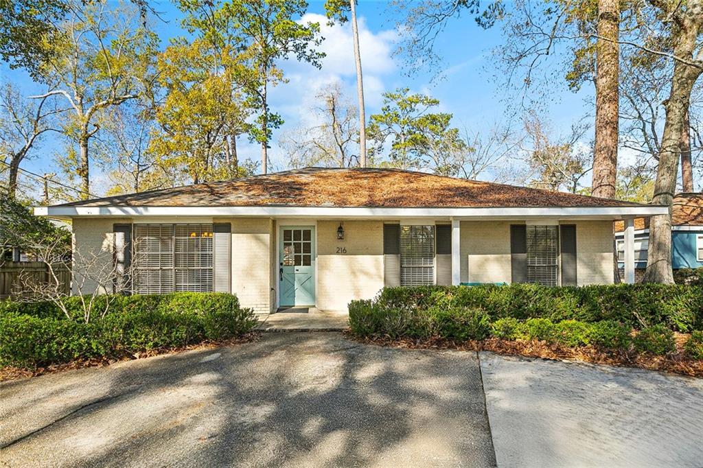 216 GOLDENWOOD Street