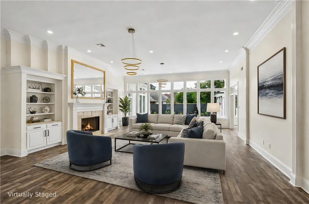 9 WOODLAKE Boulevard