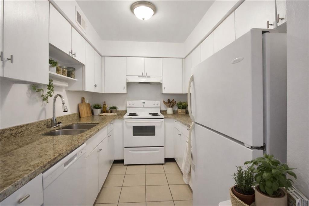 1114 N DORGENOS Street