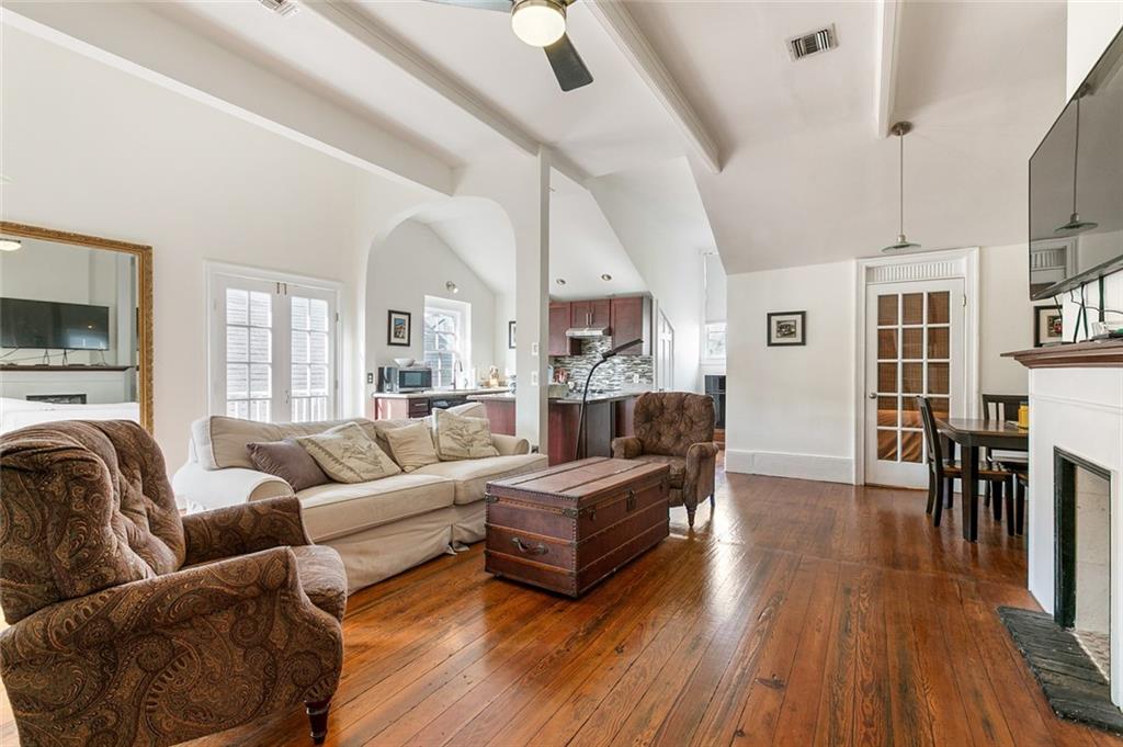 926 BOURBON Street 4