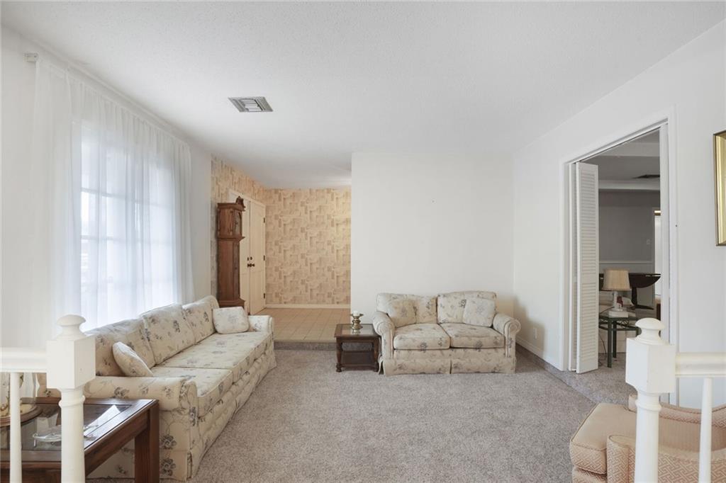 1409 APPLE Street