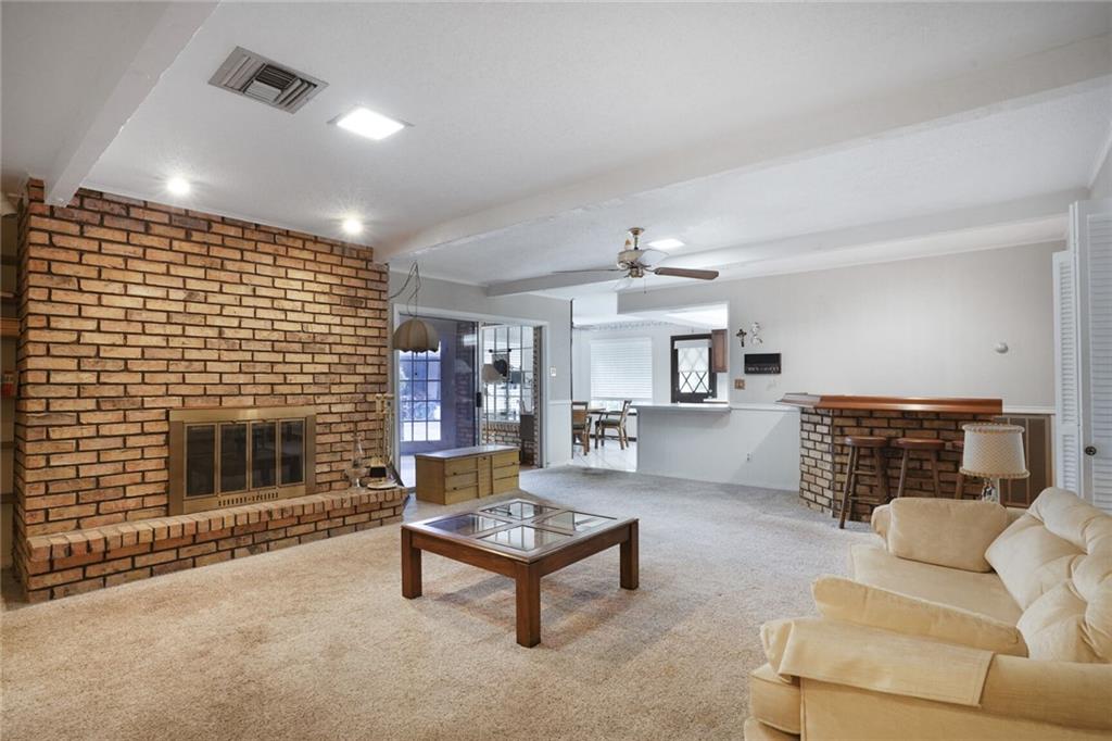 1409 APPLE Street