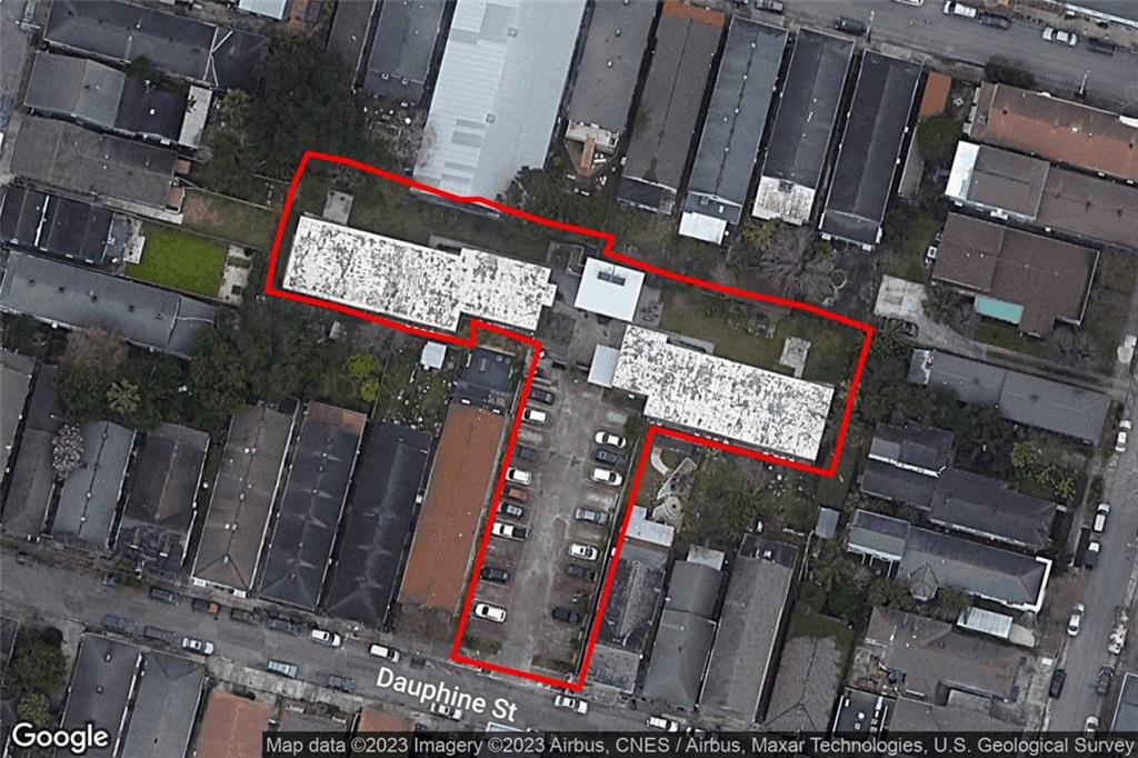 3135 DAUPHINE Street