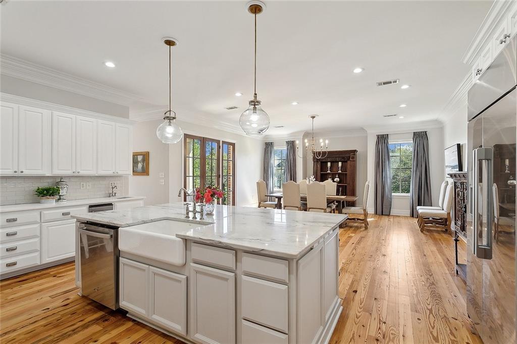 Mandeville, Louisiana 70471, United States, 6 Bedrooms Bedrooms, ,5 BathroomsBathrooms,Residential,Active,97618