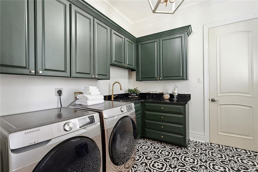 Mandeville, Louisiana 70471, United States, 6 Bedrooms Bedrooms, ,5 BathroomsBathrooms,Residential,Active,97618