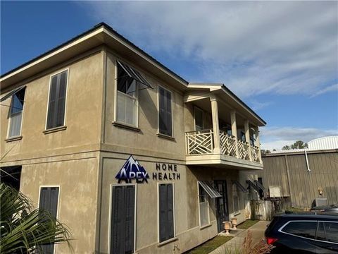 1170 W CAUSEWAY APPROACH Mandeville LA 70471