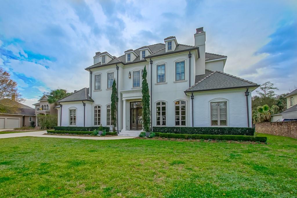 208 FOREST OAKS Drive