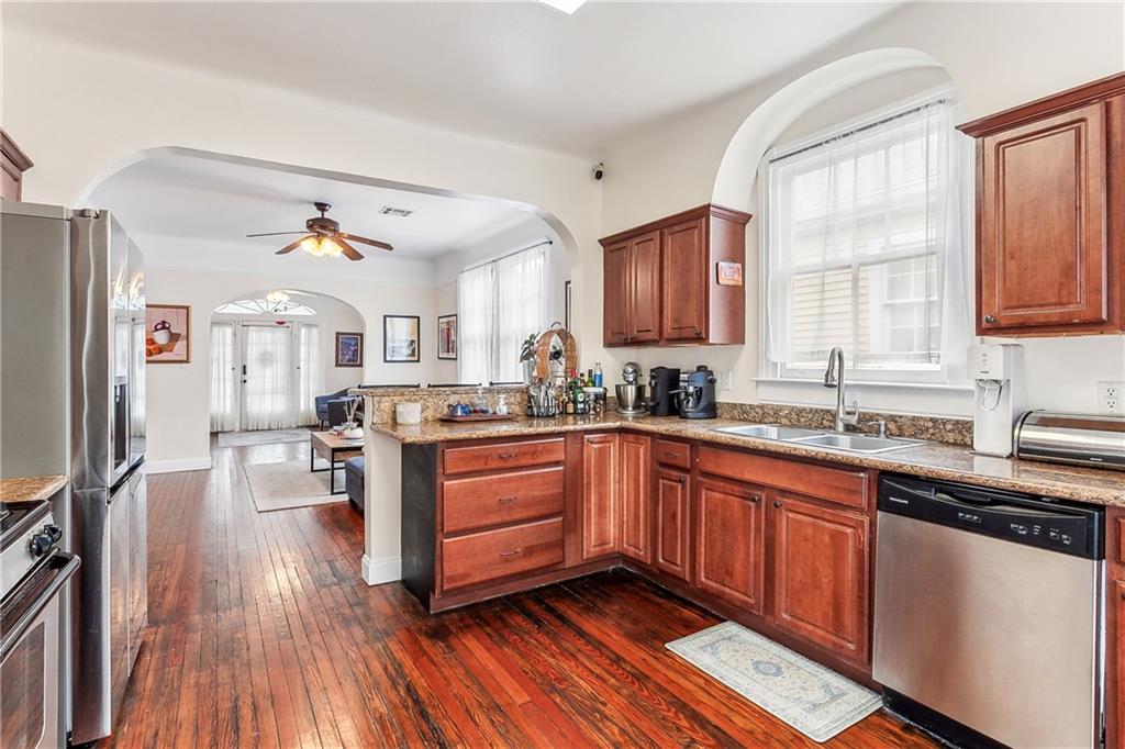 New Orleans, Louisiana 70118, United States, 2 Bedrooms Bedrooms, ,1 BathroomBathrooms,Residential,Pending,61616