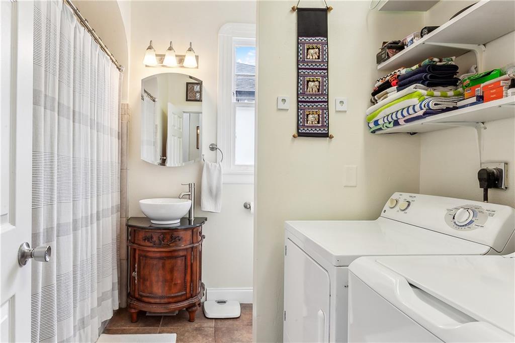 New Orleans, Louisiana 70118, United States, 2 Bedrooms Bedrooms, ,1 BathroomBathrooms,Residential,Pending,61616