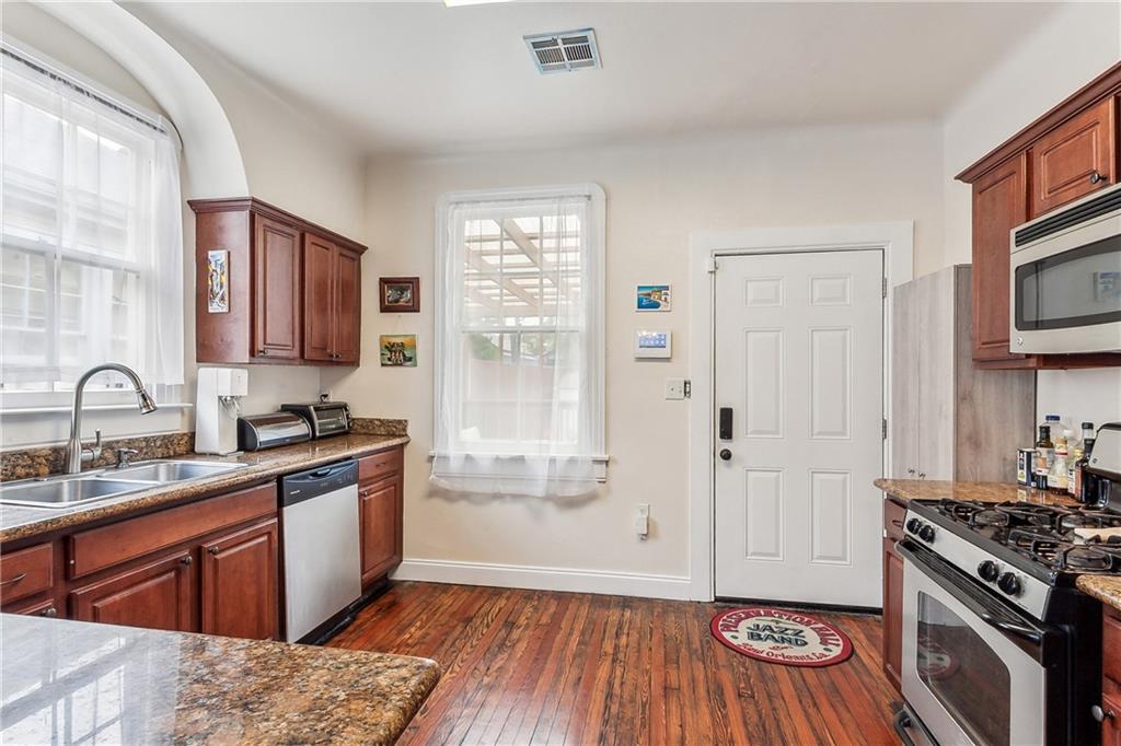 New Orleans, Louisiana 70118, United States, 2 Bedrooms Bedrooms, ,1 BathroomBathrooms,Residential,Pending,61616