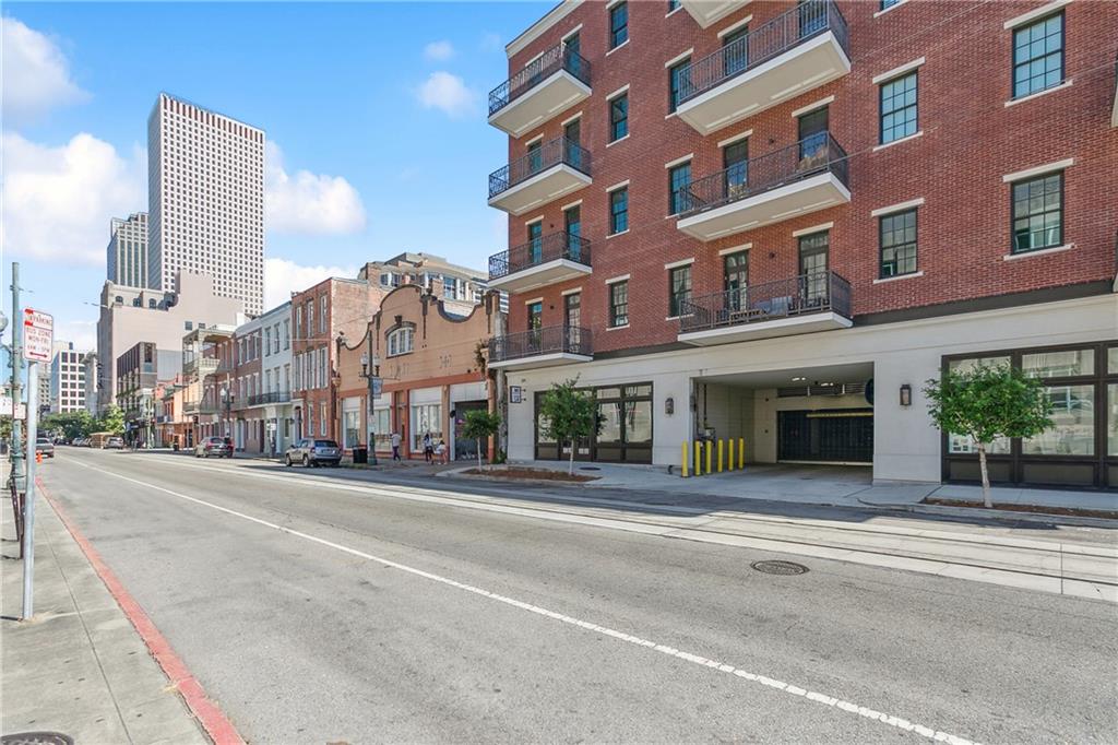 731 ST CHARLES Avenue 301