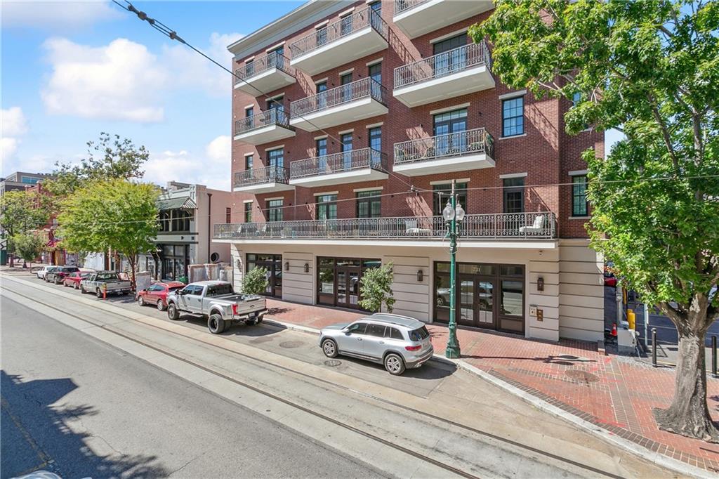 731 ST CHARLES Avenue 301