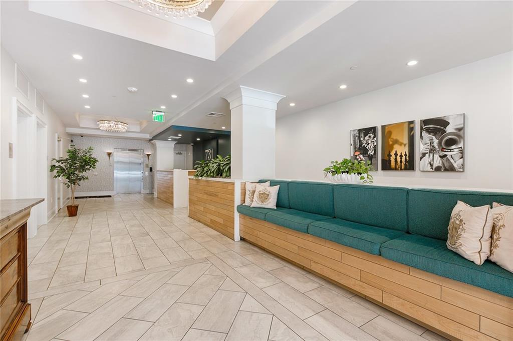 731 ST CHARLES Avenue 301