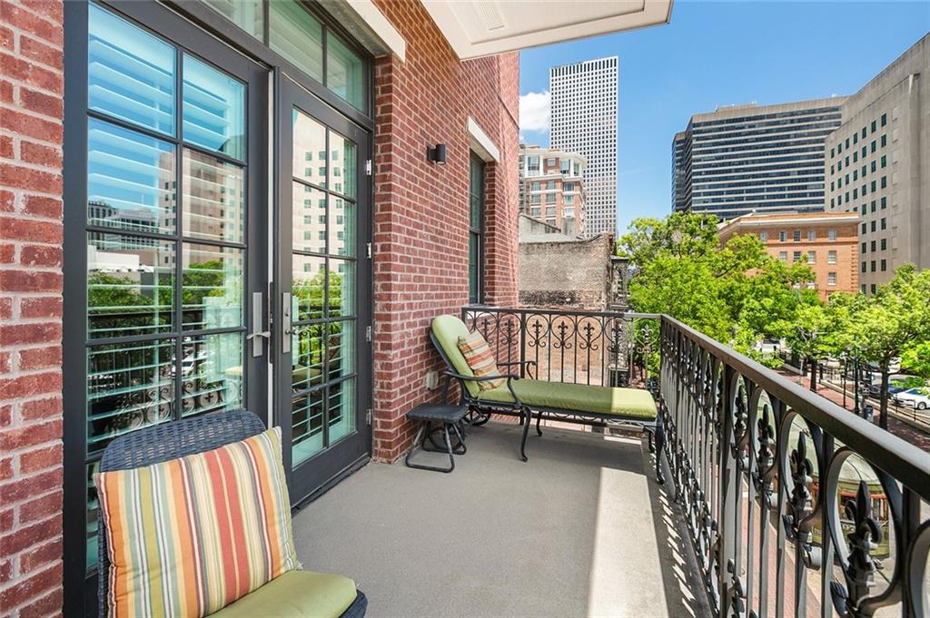 731 ST CHARLES Avenue 301