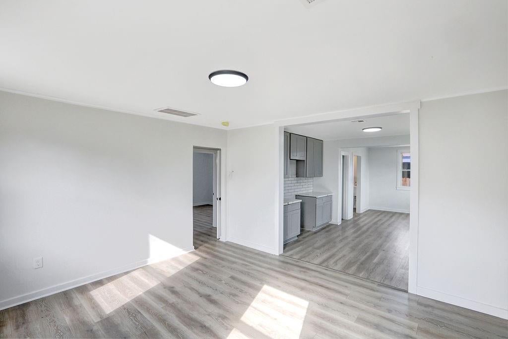258 EAST AV Avenue