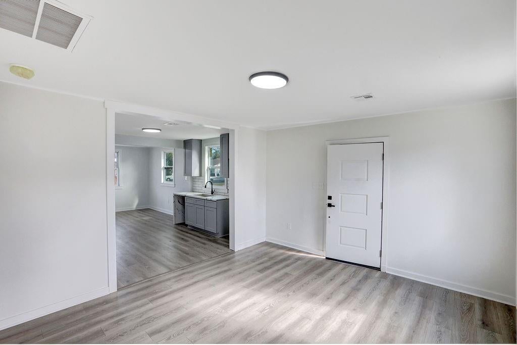 258 EAST AV Avenue