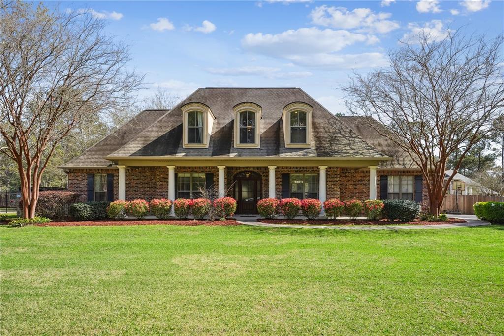 207 THORNWOOD Drive