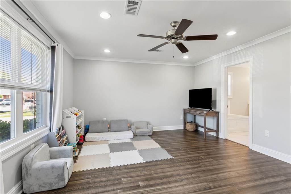 2121 METAIRIE Court