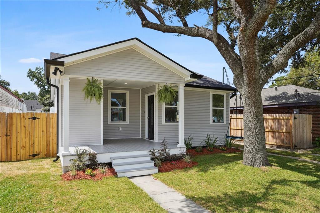 43 LABARRE Place