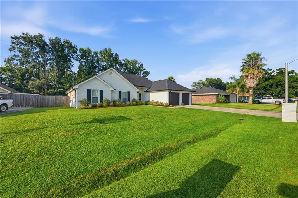 204 LAUREL Court