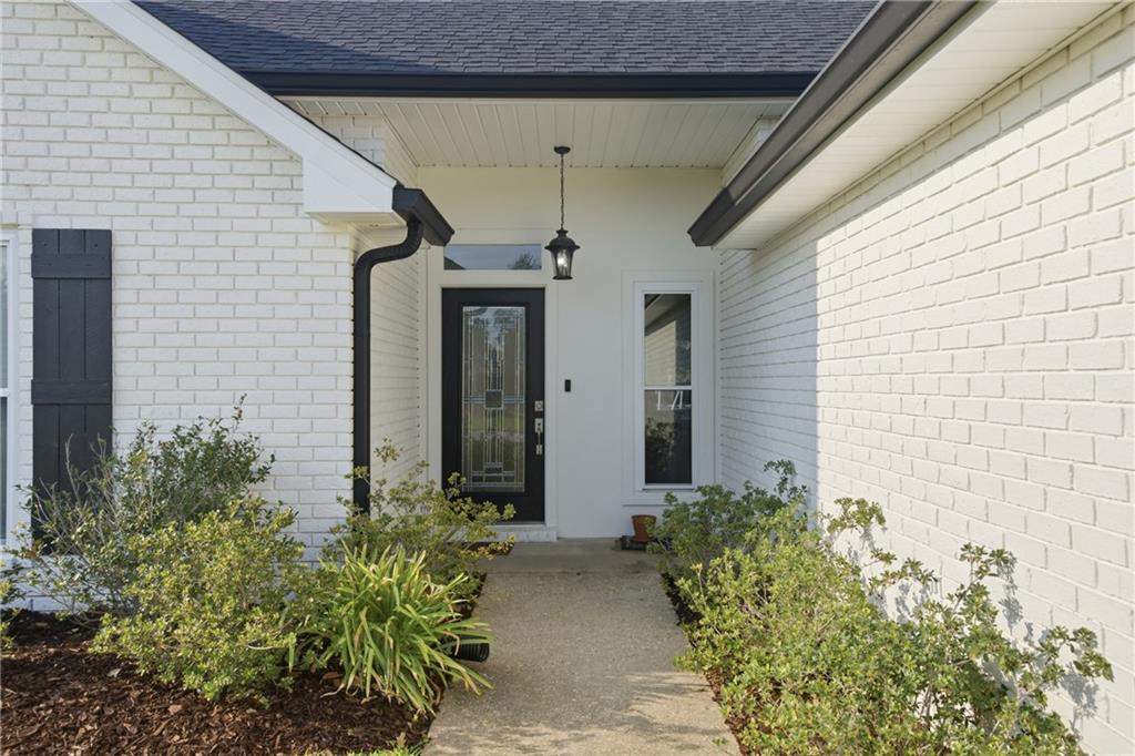 204 LAUREL Court