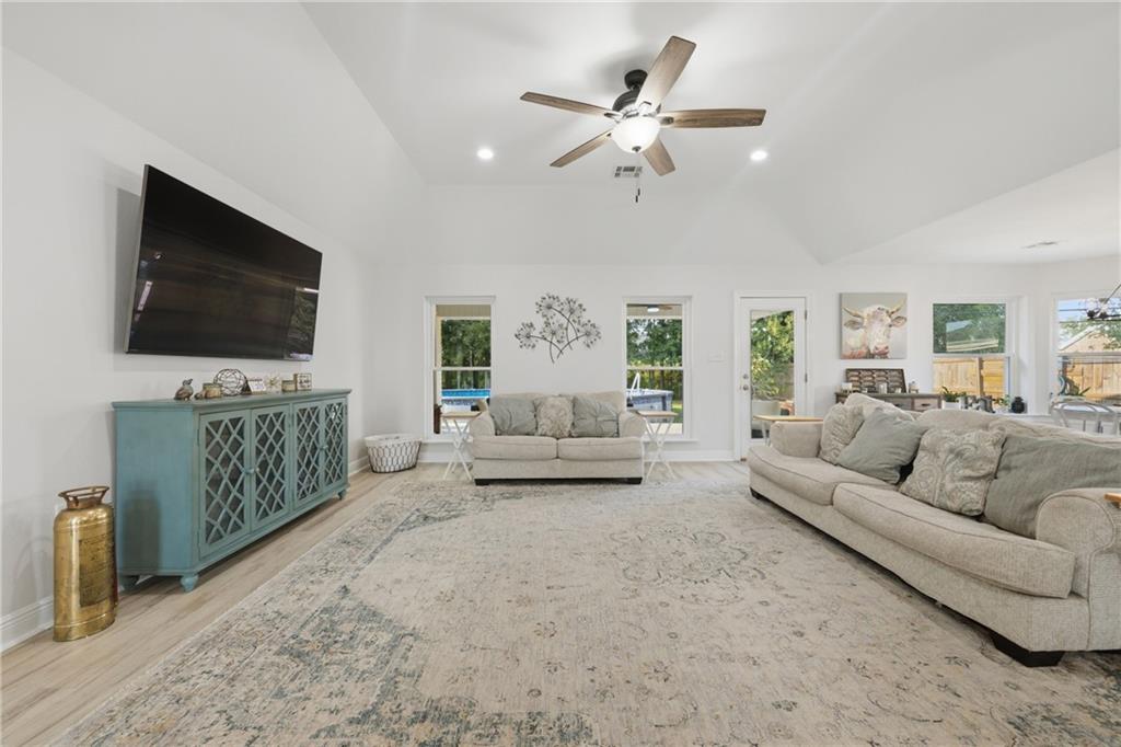 204 LAUREL Court