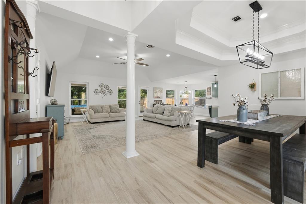 204 LAUREL Court